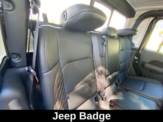 Photo of 2022 Black Clearcoat Jeep Gladiator