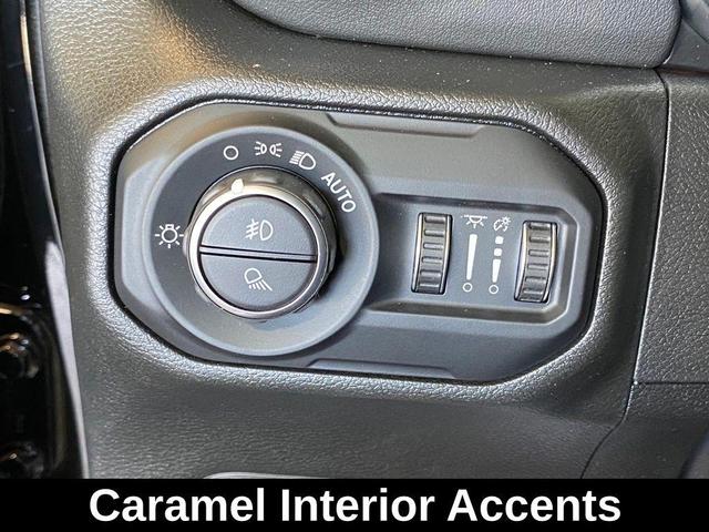 Photo of 2022 Black Clearcoat Jeep Gladiator