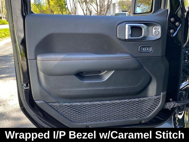 Photo of 2022 Black Clearcoat Jeep Gladiator