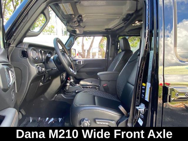 Photo of 2022 Black Clearcoat Jeep Gladiator