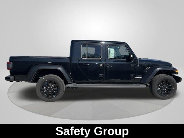 Photo of 2022 Black Clearcoat Jeep Gladiator