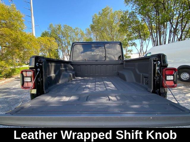 Photo of 2022 Black Clearcoat Jeep Gladiator
