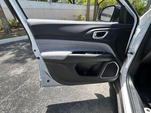 Photo of 2025 Bright White Clearcoat Jeep Compass