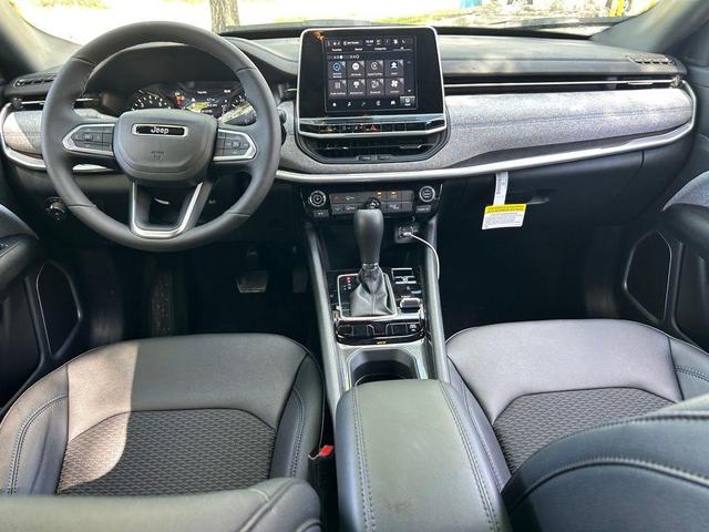 Photo of 2025 Diamond Black Jeep Compass