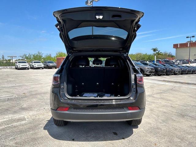 Photo of 2024 Diamond Black Jeep Compass