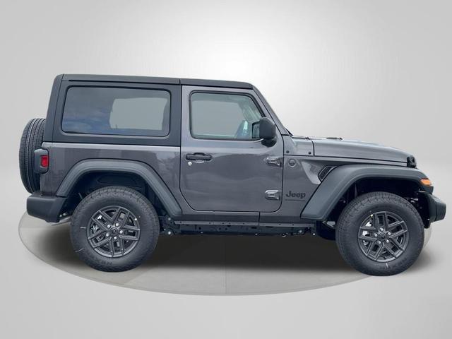 Photo of 2025 Granite Crystal Clearcoat Metallic Jeep Wrangler