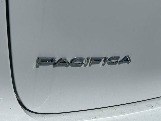 Photo of 2025 Bright White Clearcoat Chrysler Pacifica