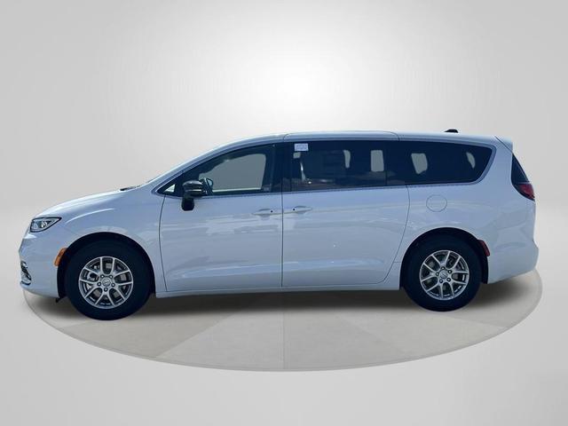 Photo of 2025 Bright White Clearcoat Chrysler Pacifica