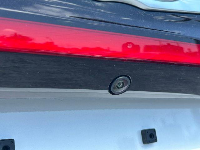 Photo of 2025 Bright White Clearcoat Chrysler Pacifica