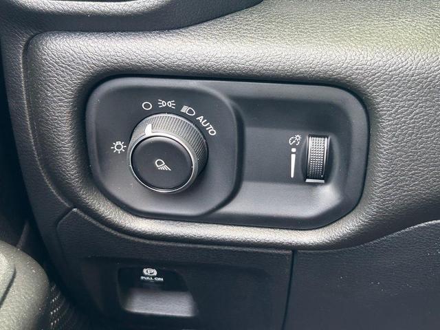 Photo of 2025 Bright White Clearcoat RAM 1500