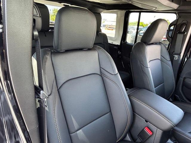 Photo of 2025 Black Clearcoat Jeep Wrangler