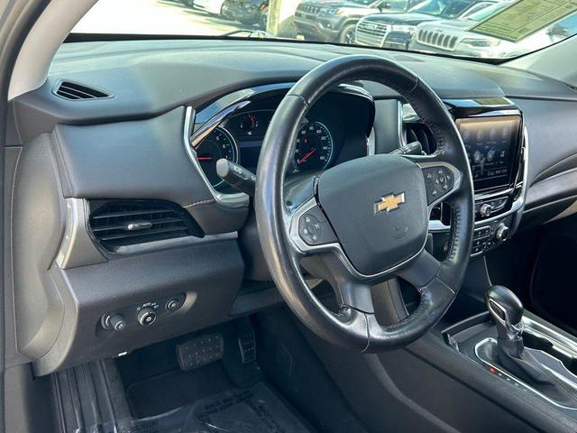 Photo of 2021 Silver Ice Metallic Chevrolet Traverse