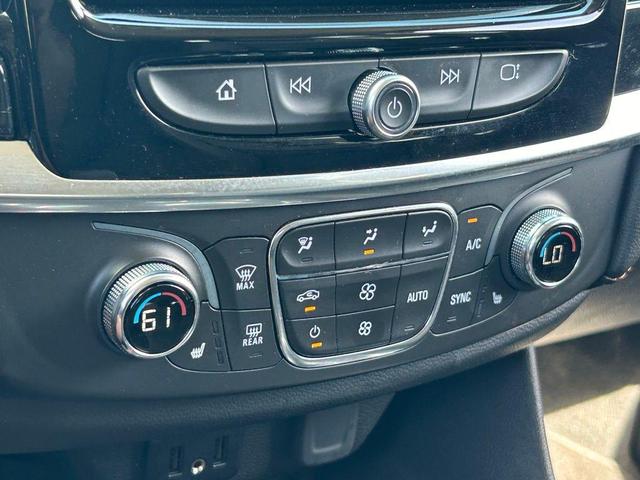 Photo of 2021 Silver Ice Metallic Chevrolet Traverse