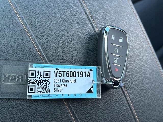 Photo of 2021 Silver Ice Metallic Chevrolet Traverse