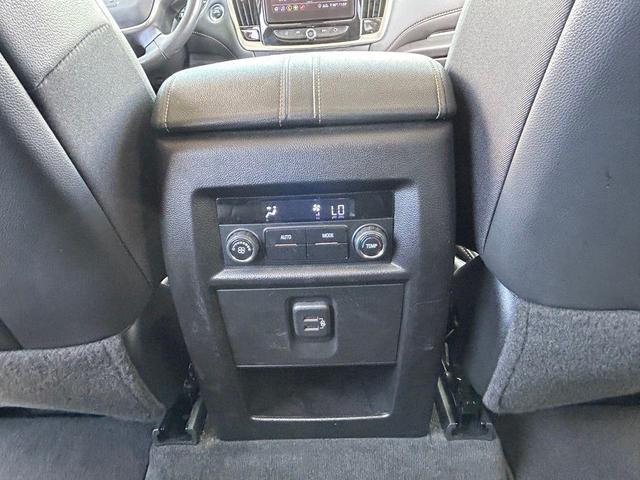 Photo of 2021 Silver Ice Metallic Chevrolet Traverse