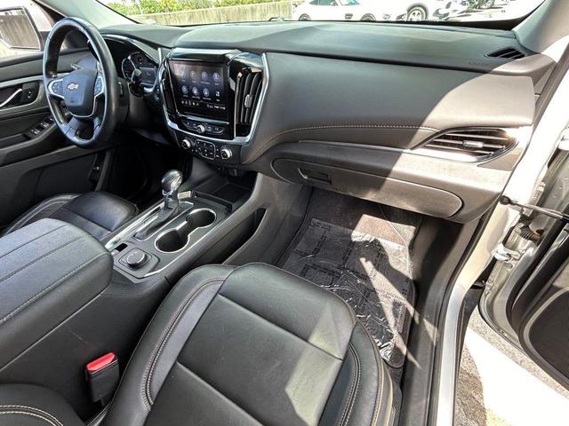Photo of 2021 Silver Ice Metallic Chevrolet Traverse