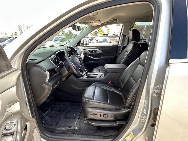 Photo of 2021 Silver Ice Metallic Chevrolet Traverse