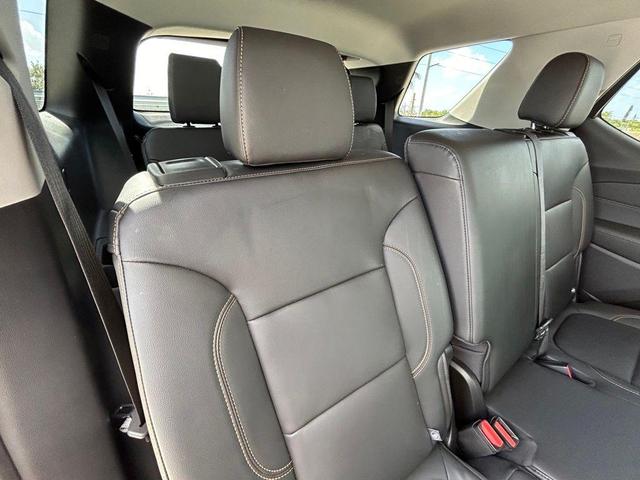 Photo of 2021 Silver Ice Metallic Chevrolet Traverse