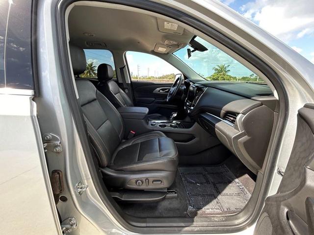 Photo of 2021 Silver Ice Metallic Chevrolet Traverse