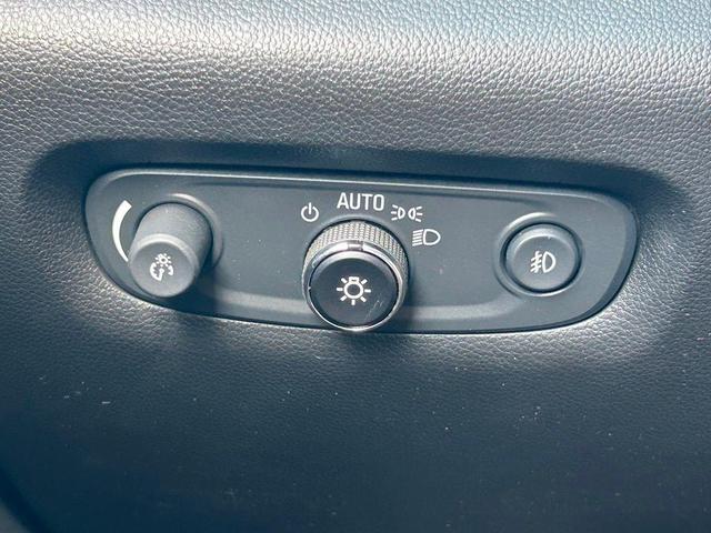 Photo of 2021 Silver Ice Metallic Chevrolet Traverse