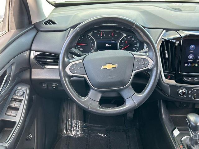 Photo of 2021 Silver Ice Metallic Chevrolet Traverse