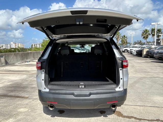 Photo of 2021 Silver Ice Metallic Chevrolet Traverse