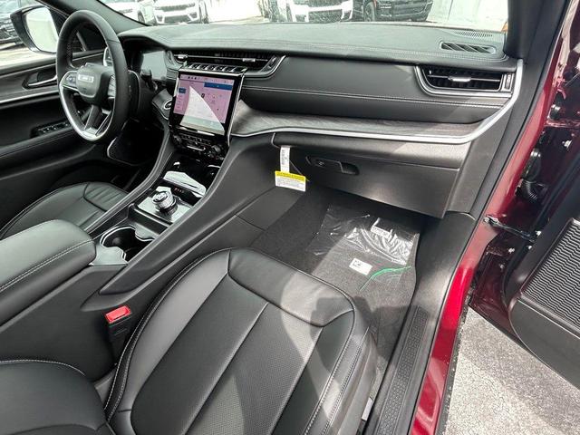 Photo of 2025 Velvet Red Pearlcoat Jeep Grand Cherokee