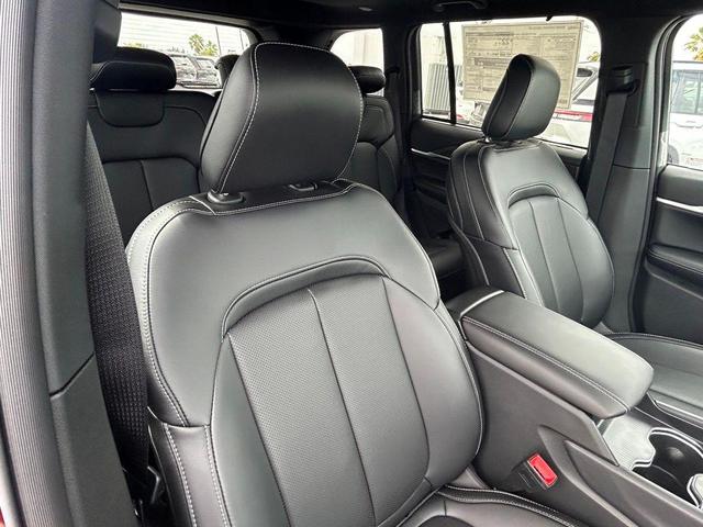 Photo of 2025 Velvet Red Pearlcoat Jeep Grand Cherokee