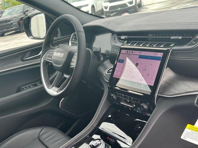 Photo of 2025 Velvet Red Pearlcoat Jeep Grand Cherokee