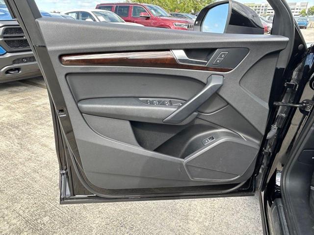 Photo of 2019 Brilliant Black Audi Q5