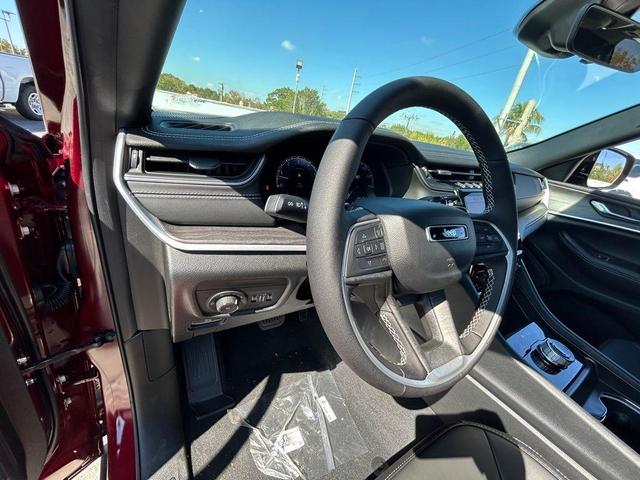 Photo of 2025 Velvet Red Pearlcoat Jeep Grand Cherokee