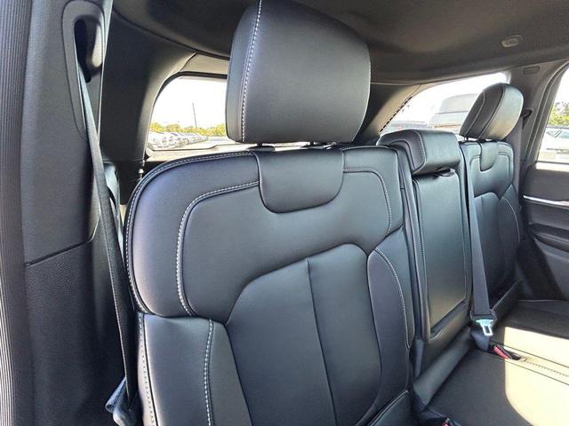 Photo of 2025 Velvet Red Pearlcoat Jeep Grand Cherokee
