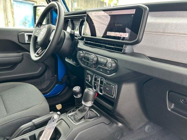 Photo of 2025 Hydro Blue Pearl Jeep Wrangler