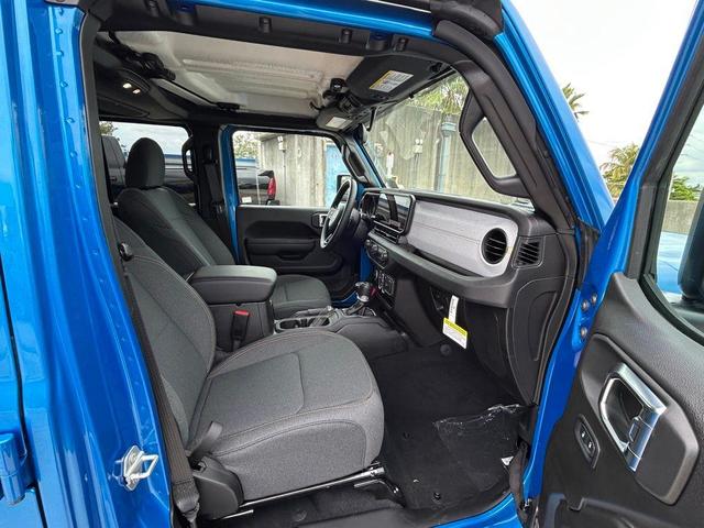 Photo of 2025 Hydro Blue Pearl Jeep Wrangler