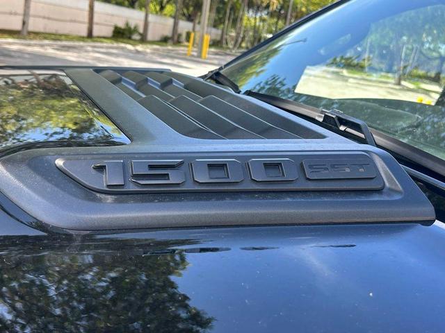 Photo of 2025 Diamond Black RAM 1500