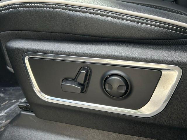Photo of 2025 Diamond Black RAM 1500