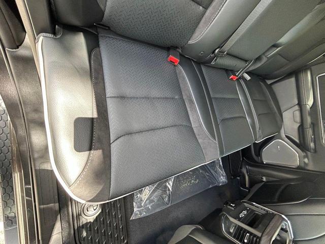 Photo of 2025 Granite Crystal Clearcoat Metallic RAM 1500
