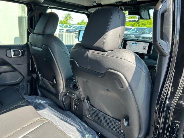 Photo of 2025 Black Clearcoat Jeep Wrangler