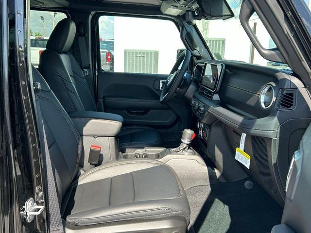 Photo of 2025 Black Clearcoat Jeep Wrangler