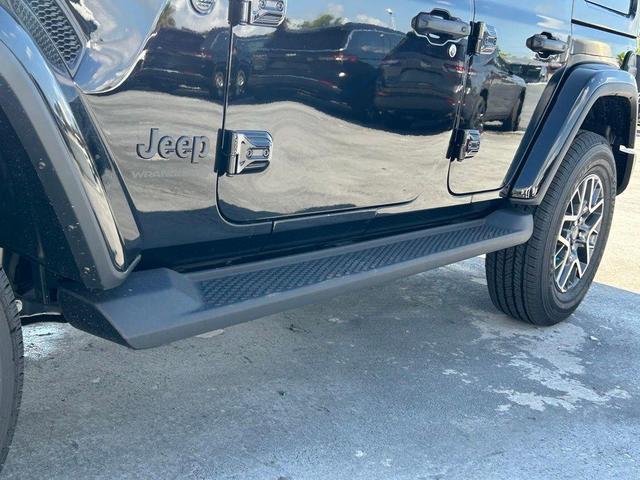 Photo of 2025 Black Clearcoat Jeep Wrangler
