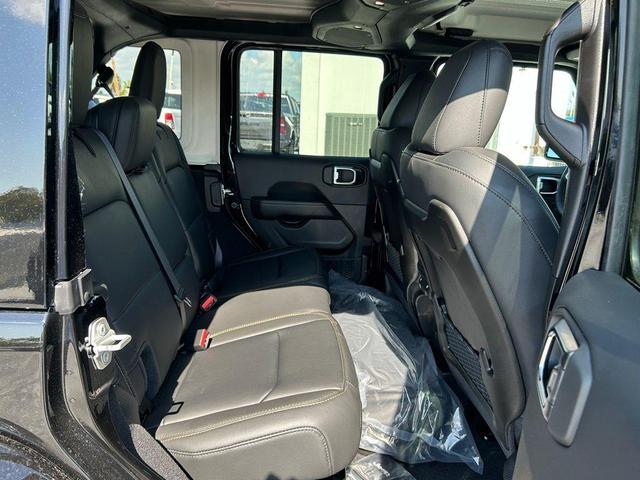 Photo of 2025 Black Clearcoat Jeep Wrangler