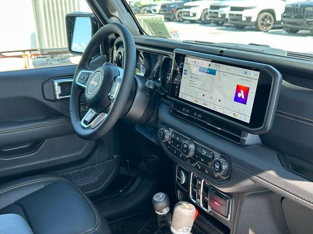 Photo of 2025 Black Clearcoat Jeep Wrangler