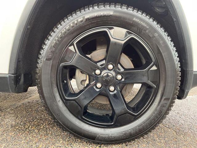 Photo of 2019 Bright White Clearcoat Jeep Grand Cherokee