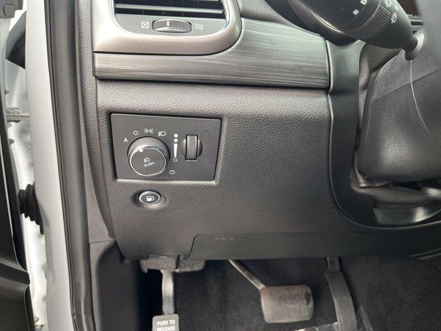 Photo of 2019 Bright White Clearcoat Jeep Grand Cherokee