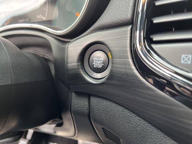 Photo of 2019 Bright White Clearcoat Jeep Grand Cherokee