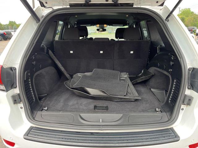 Photo of 2019 Bright White Clearcoat Jeep Grand Cherokee