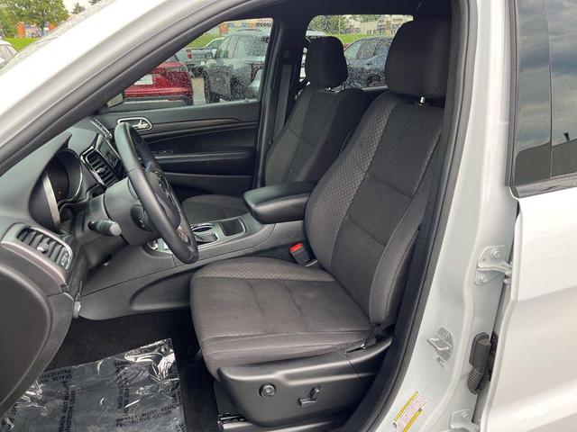 Photo of 2019 Bright White Clearcoat Jeep Grand Cherokee