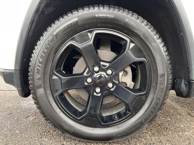 Photo of 2019 Bright White Clearcoat Jeep Grand Cherokee