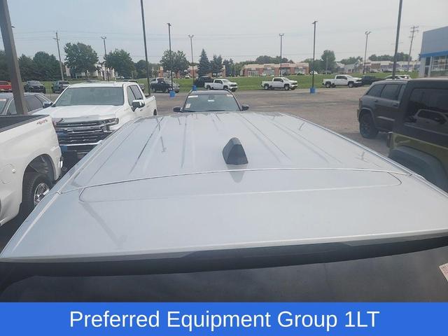 Photo of 2021 Silver Ice Metallic Chevrolet Equinox