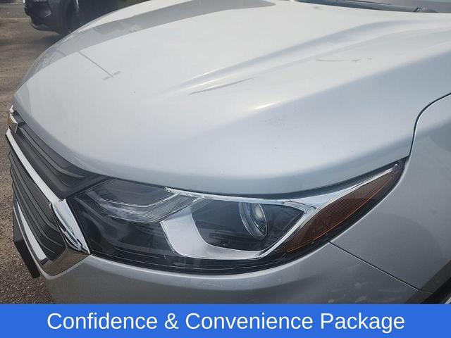 Photo of 2021 Silver Ice Metallic Chevrolet Equinox